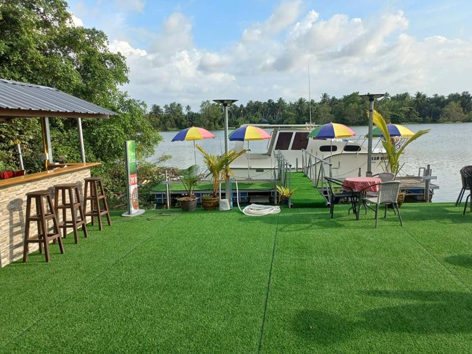 Boat House Marina Restaraunt And Homestay Surat Thani