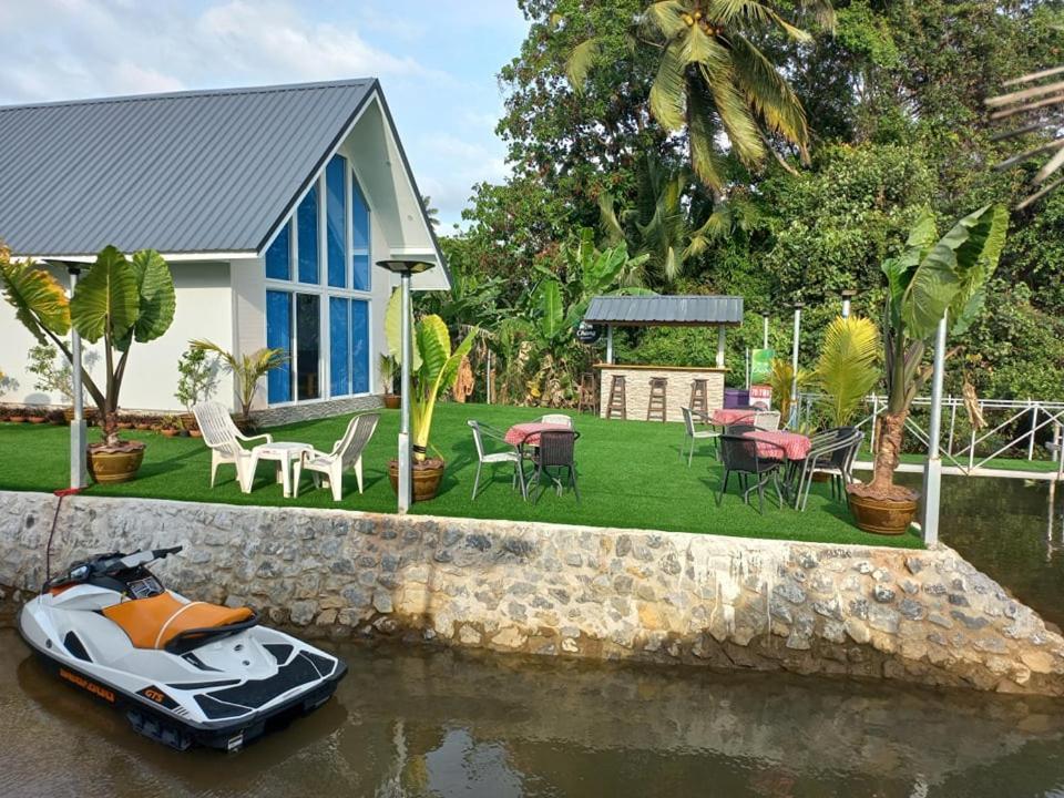 Boat House Marina Restaraunt And