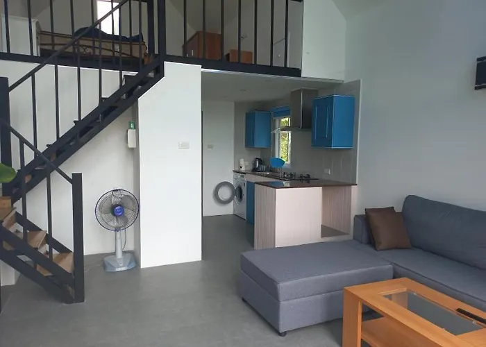 Boat House Marina Restaraunt And Homestay