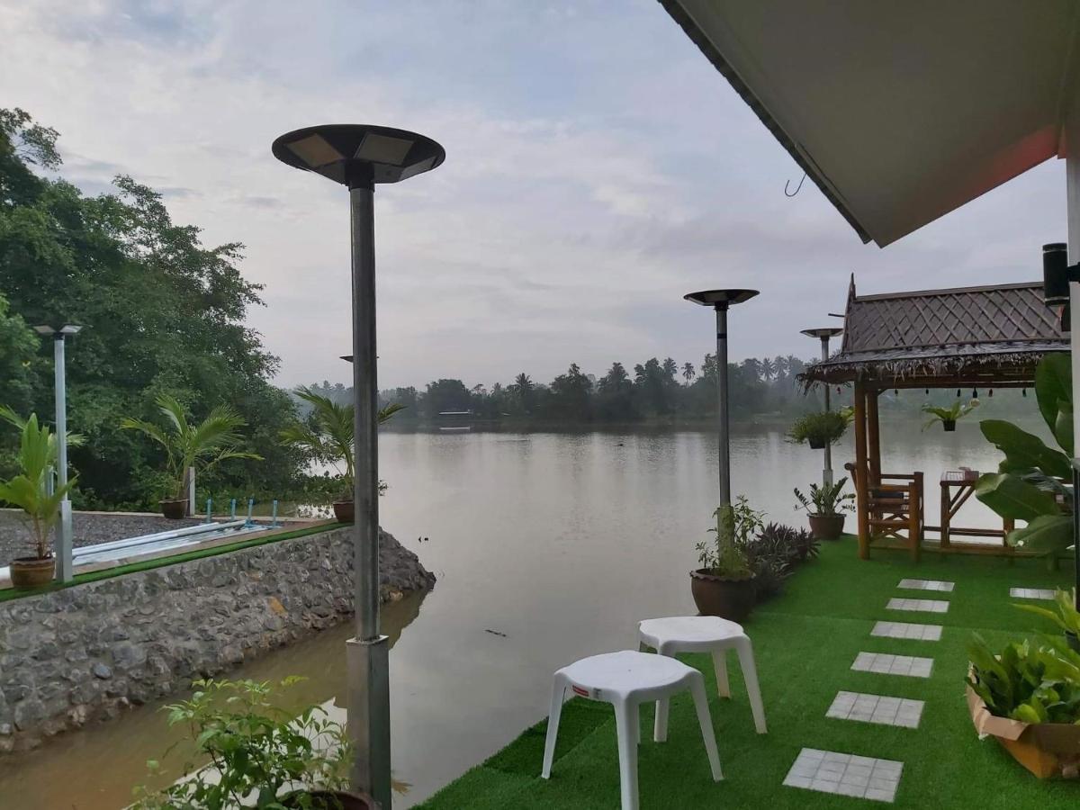 民宿 Boat House Marina Restaraunt And 素叻他尼