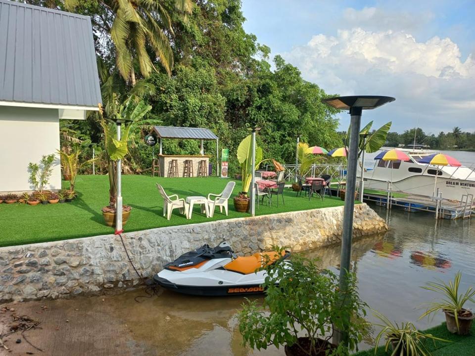 Boat House Marina Restaraunt And